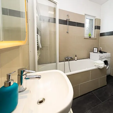 Fabelhafte Zum Wohlfuehlen Mit Junik شقة